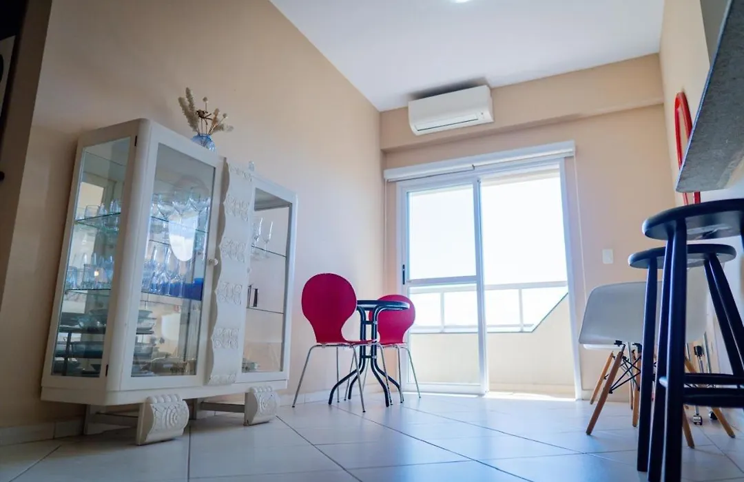 Excelente localizacao Vista parcial Mar Sol da Manhã 03 quartos Ar condicionado Piscina e Sauna-1