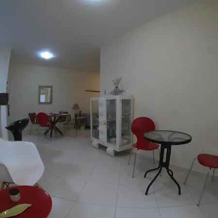 Excelente localizacao Vista parcial Mar Sol da Manhã 03 quartos Ar condicionado Piscina e Sauna-2
